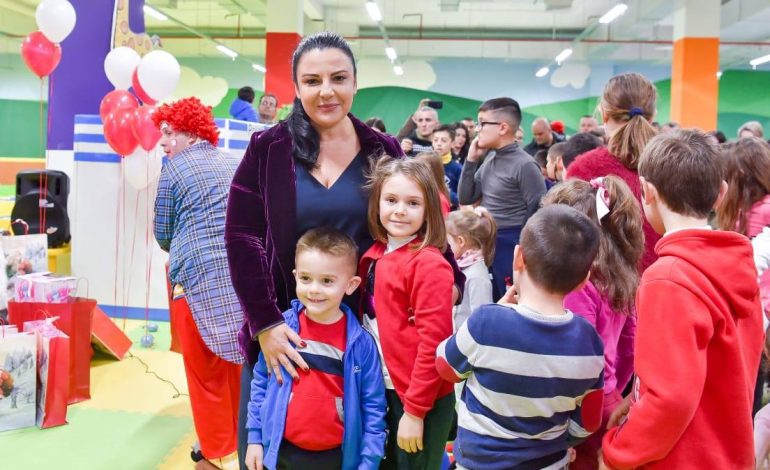 FESTAT E FUNDVITIT/ Balluku në Fier: Nga 1 janari rrisim me 18% pagat e naftëtarëve