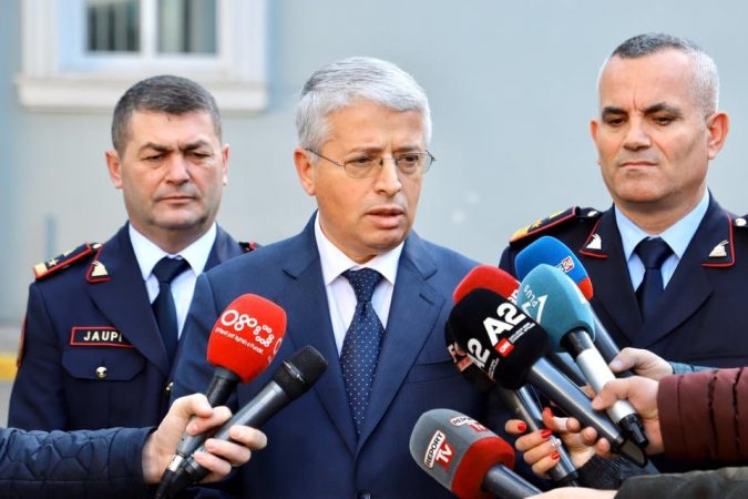 “PRANI E SHTUAR NË TERRITOR”/ Lleshaj tregon mobilizimin e strukturave: Policia nuk ka festë, por vetëm shërbim
