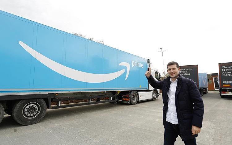 BATANIJE, ÇADRA E SHTRETËR/ Amazon sjell ndihma për të prekurit nga tërmeti përmes Fundjavë Ndryshe