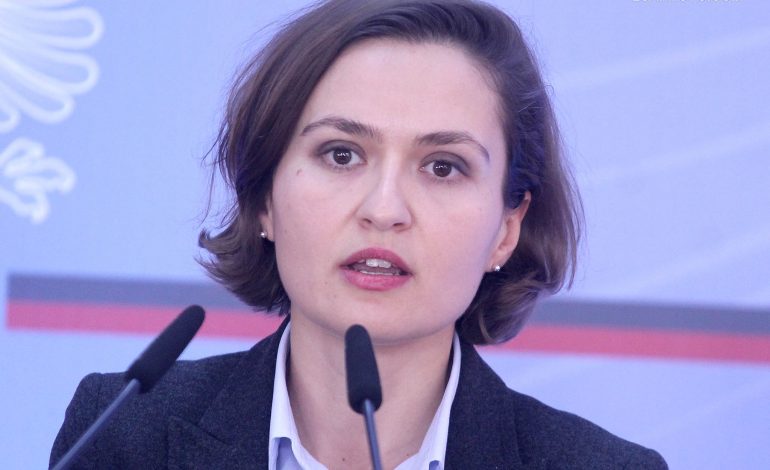 RIFILLIMI I MËSIMIT/ Ministrja Shahini: Gati plani për zhvendosjen e nxënësve të shkollave të dëmtuara nga tërmeti