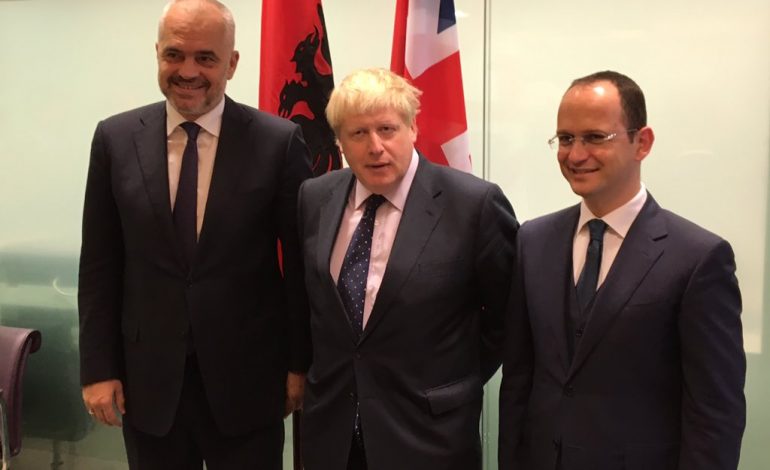 “NUK KENI PARË GJË AKOMA”/ Kryeministri BRITANIK e nis detyrën, me “thënien e Edi Ramës”