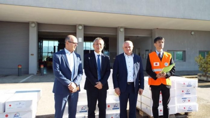 JAPONIA DËRGON NDIHMA PËR TË PREKURIT NGA TËRMETI/ Koçi: Mirënjohje për Qeverinë e Japonisë dhe popullin Japonez