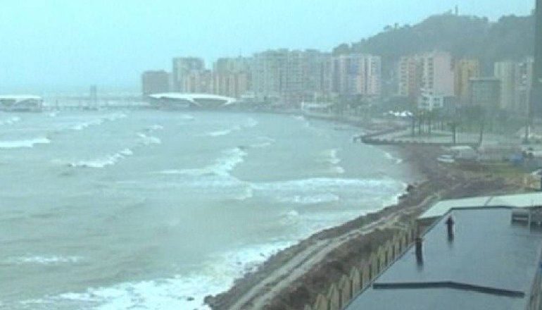 NJOFTIM I RËNDËSISHËM NGA DURRËSI/ Përkeqësohet moti në ditët në vijim