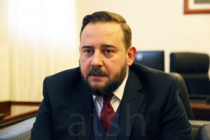 TËRMETI TRAGJIK/ Xhafaj tregon bilancin: 54 pallate të dëmtuara në Laç, 969 shtëpi të pabanueshme, 18 grupe vlerësimi në terren