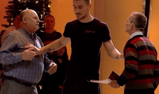 “TI JE FAMILJE HAJDUTI!” Pronat fusin në sherr dy burrat, ofendime dhe të pështyra (FOTO)