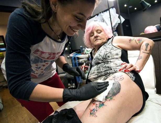 E "ÇMENDUR" PAS TEKNIKUT PORTUGEZ/ Njihuni me gruan që e ka mbushur trupin me 38 tatuazhe të Mourinhos (FOTO)