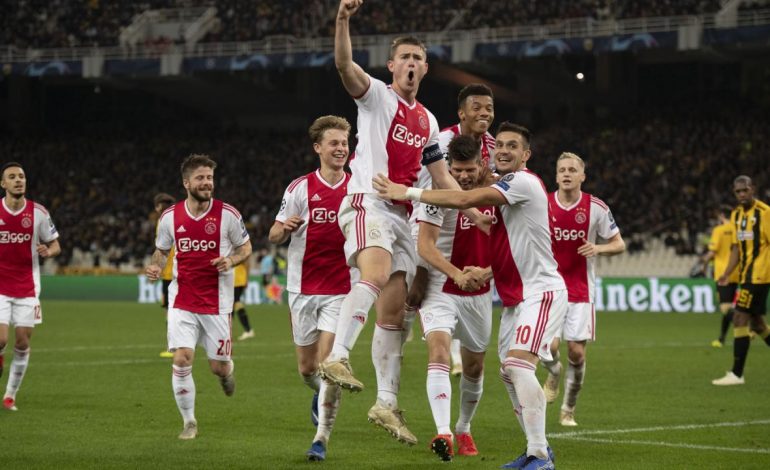 TRIUMFOJNË KAMPIONËT E HOLANDËS/ Ajax luan "tenis" dhe e mbyll vitin në krye i vetëm