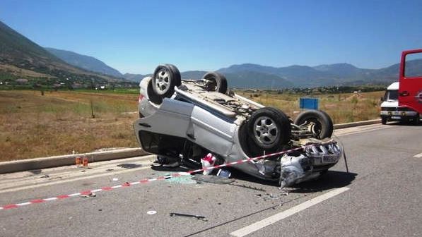 AKSIDENT I RËNDË NË RUGËN E KOMBIT/ Një i vdekur e tetë të plagosur. Policia jep sqarime për ngjarjen