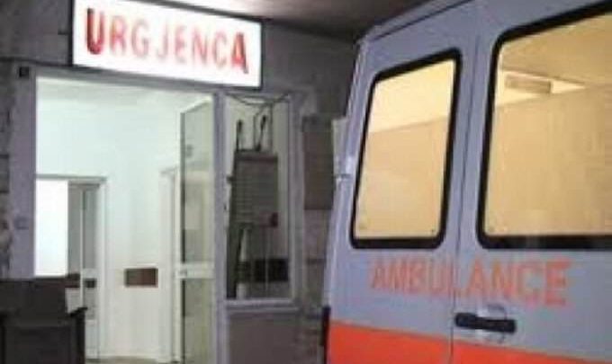 E RËNDË NË TROPOJË/ Plagoset në bodrumin e shtëpisë 90-vjeçari, çohet për kurim në Gjakovë