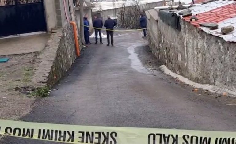VRASJA NË KORÇË/ Fqinjët ngrenë dyshime tek familjarët e ish-gruas: E kanë çarë e djegur (VIDEO)