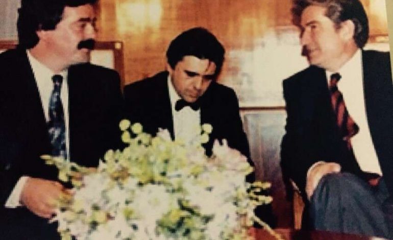 SULMON RAMËN PËR TAKIMIN ME VUÇIÇ/ Qytetarët i rendisin FAKTET Berishës: Po Remzi Hoxha? Po nafta Milloshevicit? Po ligji 7051? (FOTO)