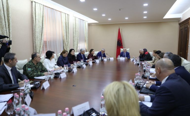 MBLEDHJA E KËSHILLIT TË SIGURISË KOMBËTARE/ Rama përkrah Metës (FOTO)