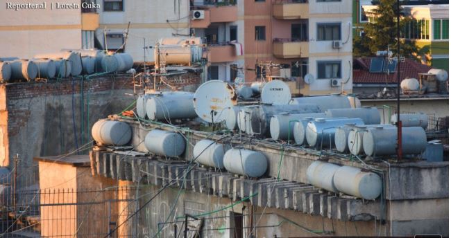 VENDIMI/ Si do hiqen depozitat e ujit nga pallatet. Për godinat e padëmtuara deri më 30 janar duhet të …