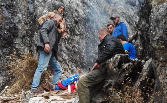 “KEMI ZBRITUR ME LITAR”/ Banori rrëfen tmerrin e efektivit të RENEA që ra në greminë: Ra nga 200 metra lartësi, ka thyer…