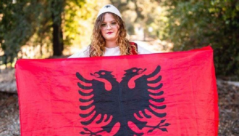 BOTA MBLIDHET PËR TË NDIHMUAR SHQIPËRINË/ Historia frymëzuese nga Elisa pas tërmetit: E kam zemrën plot…