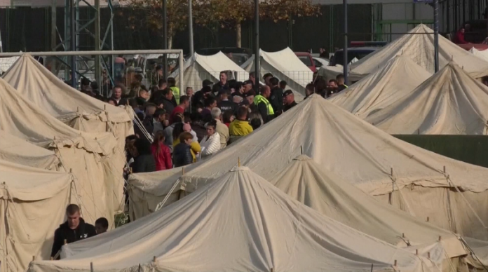 HOTELI NË GOLEM KTHEHET NË AMBULANCË/ Çuçi: Duhet t’i qëndrojmë pranë njerëzve në nevojë