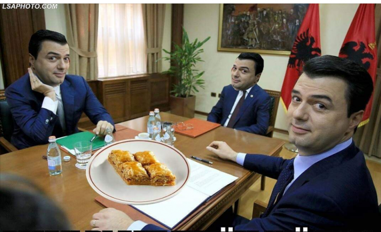“MOS MA PREK BAKLLAVANË”/ Rrjeti “TALLET” me Bashën: Aman plake vetëm një thel (FOTO)
