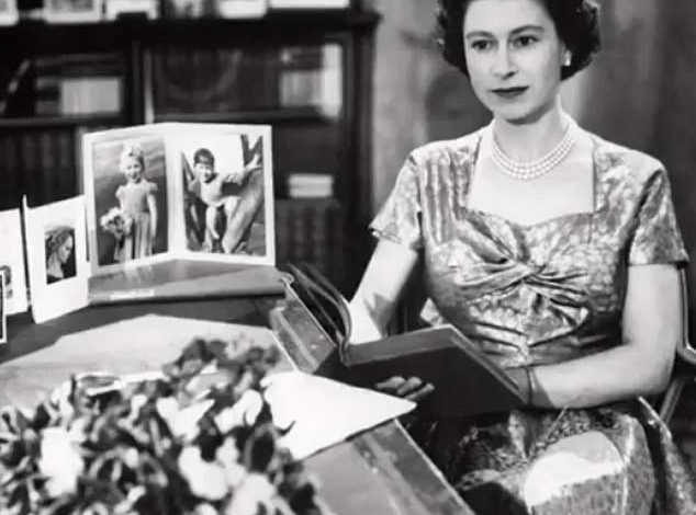 RIKTHIM NË KRISHTLINDJET E VITIT 1957/ Mbretëresha Elizabeth shpërndan në instagram fjalimin e saj të parë