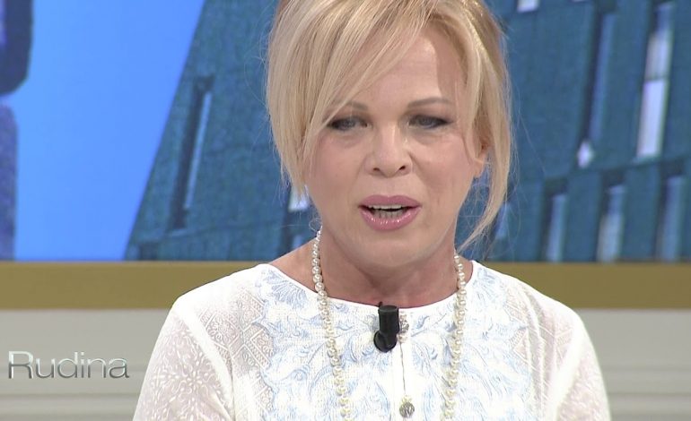 TËRMETI/ Inva Mula tregon arsyen pse e mori vajzën tek familjet e prekura