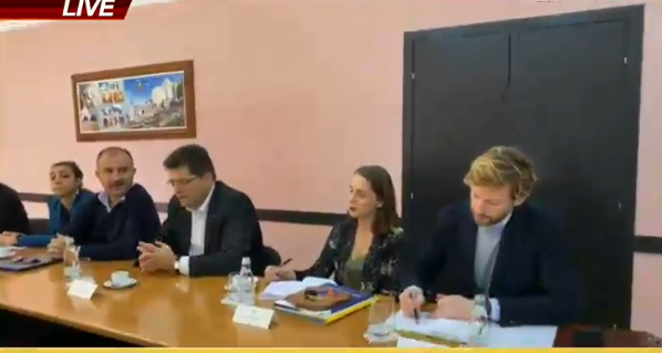 SOLIDARITETI/ Komisioneri i BE-së për Menaxhimin e Krizave në Tiranë, takon Ramën: Angazhim i fortë e solid për…