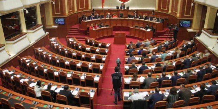 PARLAMENTI NESËR VOTON KRYEPROKURORIN E RI/ Ja kush janë tre kandidaturat