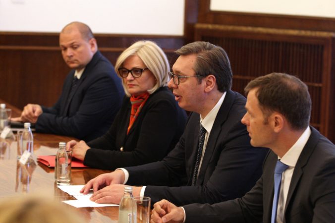 “TËRMET” POLITIK NË SERBI/ Mediat zbulojnë lëvizjen e re: Aleksandër Vuçiç do bëhet kryeministër