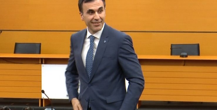 ME 101 VOTA PRO DHE 2 KUNDËR/ Olsian Çela zgjidhet Kryeprokuror