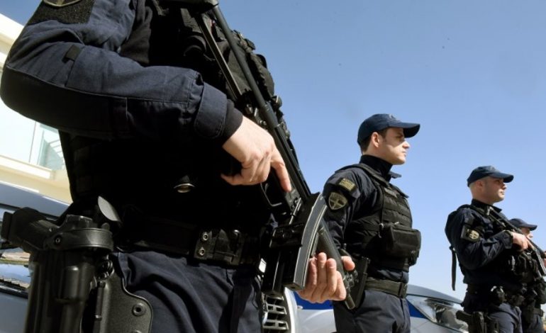 SHKËMBIM ZJARRI NË KUFIRIN GREKO-SHQIPTAR/ Përplasje mes policisë dhe një bande grabitësish