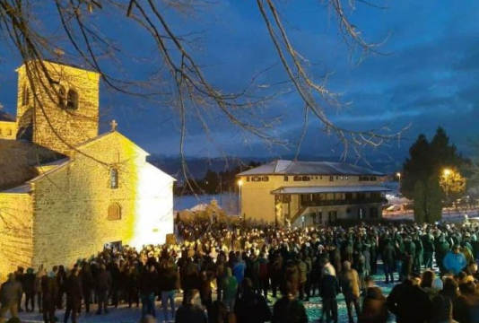 PROTESTA E SERBËVE NË MALIN E ZI/ Dëgjohen thirrjet: “Oj Kosovë, oj Kosovë”. Paralajmërimi i kryeministrit