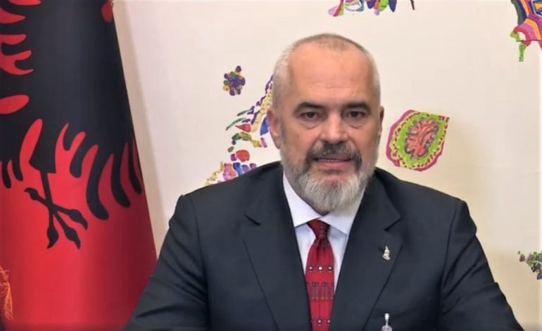 “JEPET ME FAMILJE XHAN…”/ Rama REPLIKON me qytetaren: Çadrat nuk janë vonuar se janë me mijëra të… (FOTO)