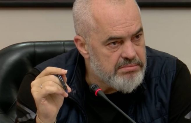 “TI KURRË NUK DO JESH VETËM”/ Rama zgjedh fjalët e shenjta për një mesazh solidariteti me të prekurit nga tërmeti