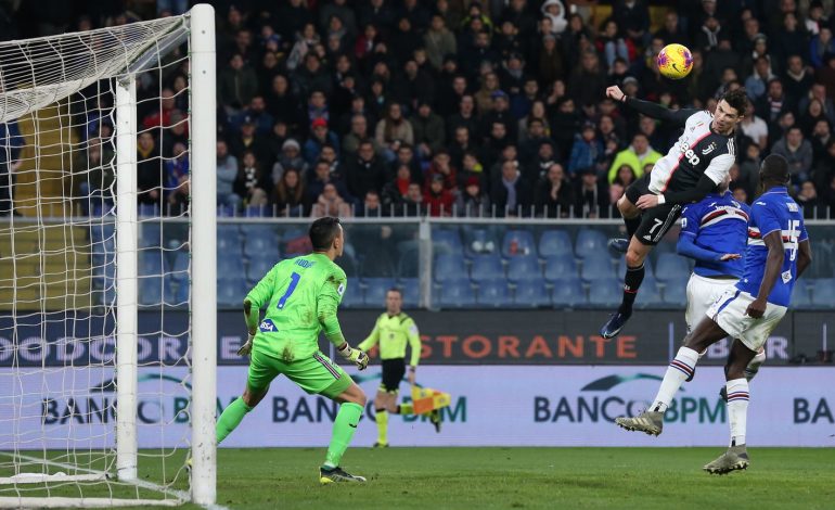 IMPRESIUNUESE/ Ronaldo hidhet 70 centrimetra, shënon nga 2.56 metra lart (VIDEO)