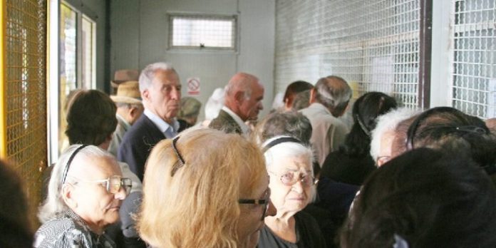NIS SHPËRNDARJA E BONUSIT PËR PENSIONISTËT/ Çfarë ndodh me ata që nuk e tërheqin dot brenda 2019