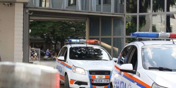 ME DOZA HEROINE DHE FISHEKË LUFTARAKË/ Dy të arrestuar në Tiranë, policia zbulon detajet