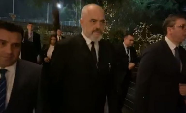 SAMITI I TRETË I SHENGENIT BALLKANIK/ Rama krah për krah me Vuçiç dhe Zaev (VIDEO)
