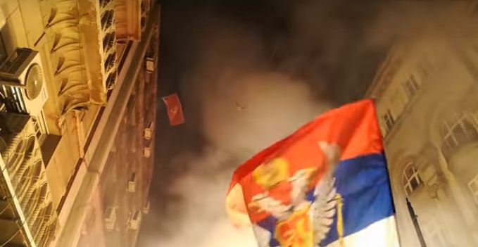SULMOHET AMBASADA MALAZEZE NË BEOGRAD/ Reagon kryeministri Markoviç: Mali i Zi po përballet…