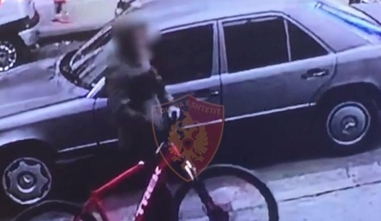 DHUNOI NJË PUNONJËS DHE MORI PARA/ Ja si u grabit filiali i kredive të vogla në Tiranë, prangoset 28-vjeçari (VIDEO)