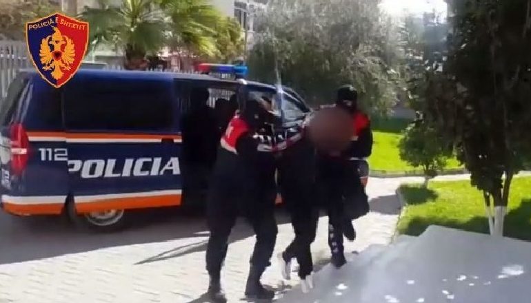 ORGANIZATË KRIMINALE E TRAFIK DROGE/ Kapet 46-vjecari në Durrës i dënuar në Itali me 13 vite burg (EMRI)