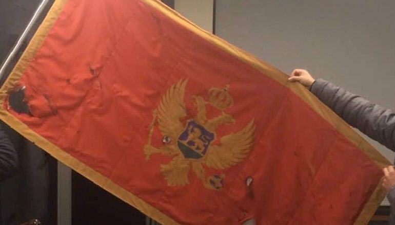 ”ABSOLUTISHT I PAPRANUESHËM”/ SHBA dënon sulmin ndaj ambasadës malazeze në Beograd