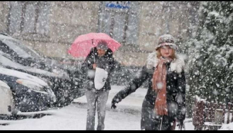 NISIN RESHJET E BORËS NË KORÇË/ Deri më tani asnjë rrugë e bllokuar (VIDEO)