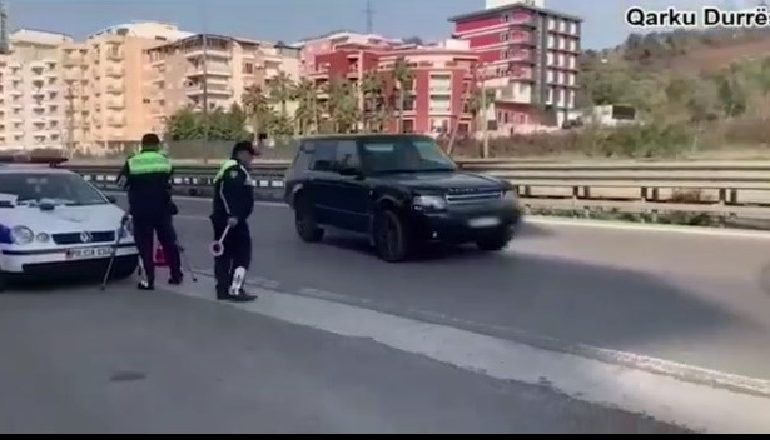 POLICIA AKSION ME RADARËT NË TË GJITHË VENDIN/ Pezullohen 176 patenta për shpejtësi, gjoba 235 shoferëve të tjerë