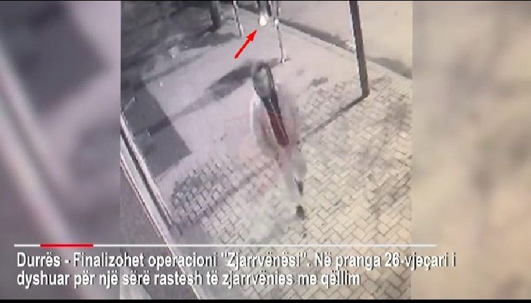 DOGJI TË PAKTËN 9 MAKINA NË DURRËS/ Arrestohet 26-vjeçari. Pamje kur i vë flakën një tende