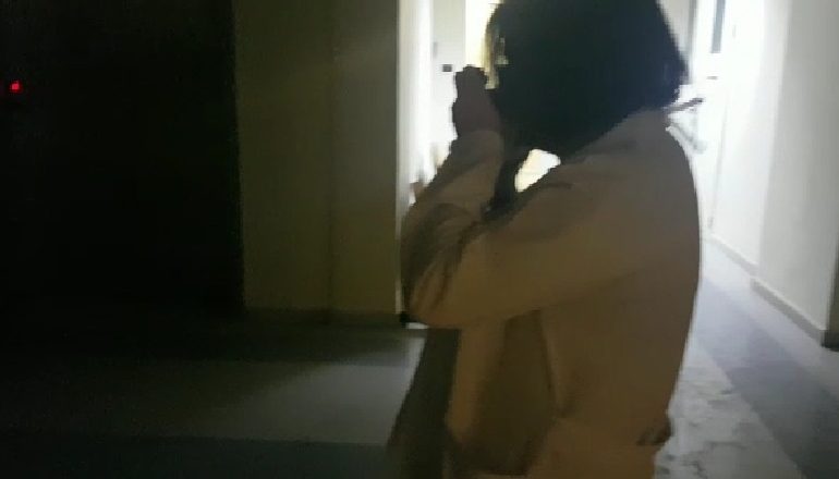 ZJARR NË SPITALIN E DURRËSIT/ Flakët përfshijnë 4 katet e spitalit, rreth 80 pacient të evakuuar