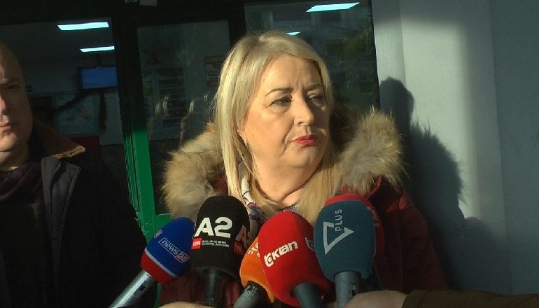 “SITUATA ËSHTË NËN KONTROLL”/ Drejtoresha e spitalit të Durrësit: Dyshohet shkëndijë elektrike!