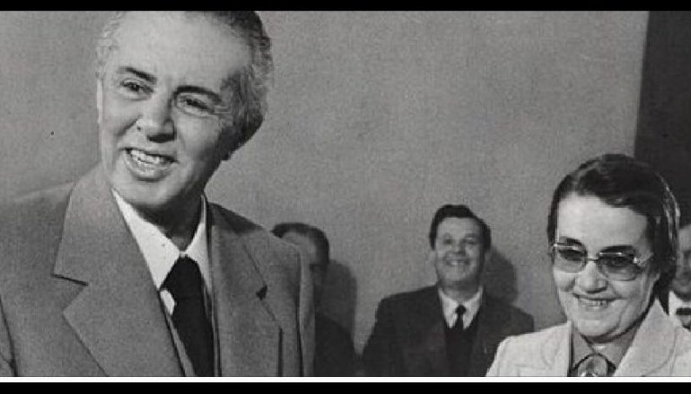 RRËFIMI/ Nexhmije Hoxha: Si e mbrojta “tradhtarin” Ramiz Alia