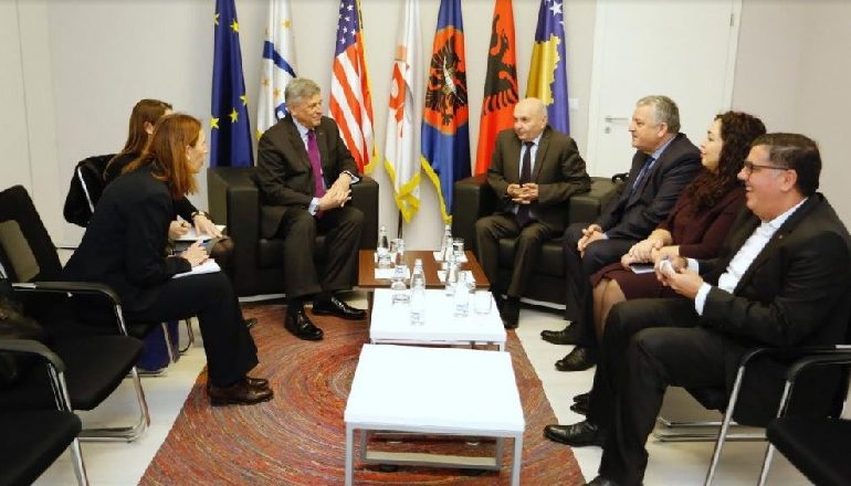 NGËRÇI/ Ambasadori amerikan Kosnett takim me kreun e LDK, Mustafa: Zgjidhjen për krizën duhet ta ofrojë Lëvizja Vetëvendosje