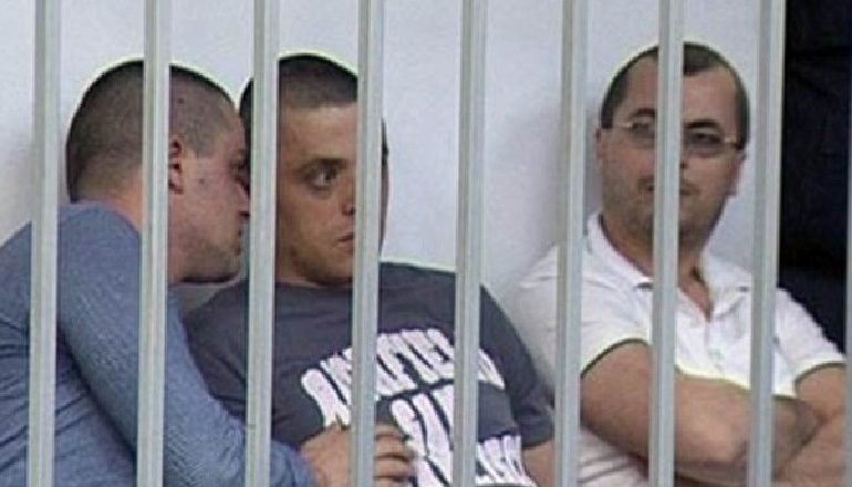 “DUAN LEKË BURRAT… PO NA IK PREJ DUARSH”! Zbardhen përgjimet, si Endrit Dokle udhëzonte trafikun e heroinës nga burgu “313”