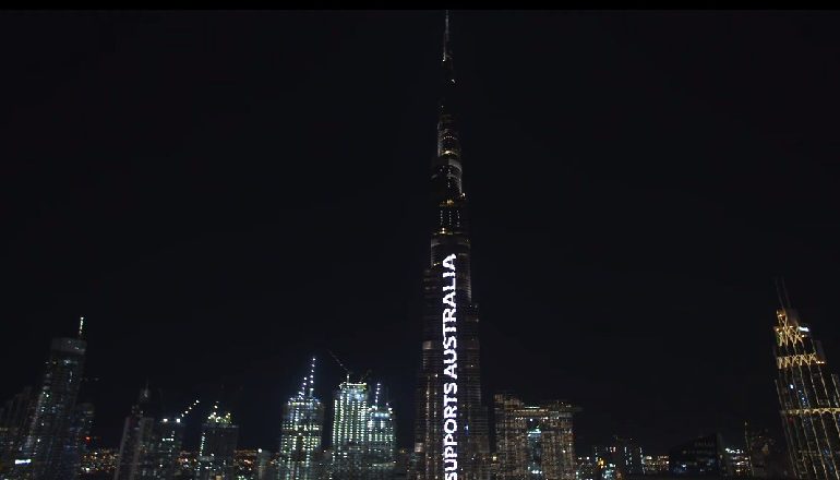 SOLIDARIOZHET ME AUSTRALINË/ Ndërtesa më e lartë në botë bën thirrje për ndihmë (VIDEO)