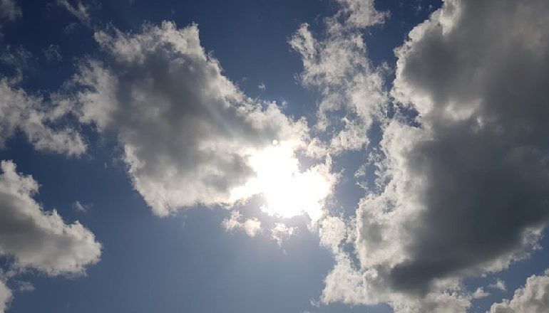 PARASHIKIMI I MOTIT/ A do bjerë shi në orët në vijim, mësoni si do jetë koha për këtë të diel