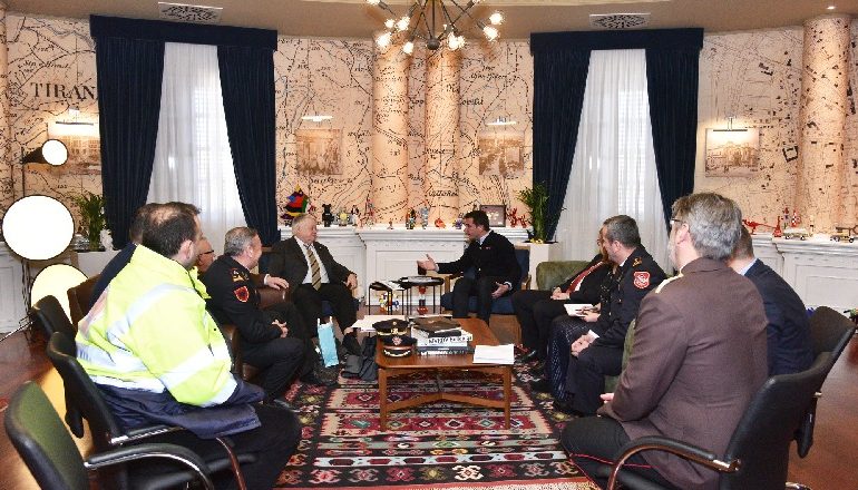 LIGJI PËR SHËRBIMIN VULLNETAR TË ZJARRFIKËSEVE/ Shqipëria merr përvojën e Austrisë